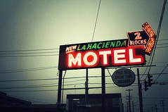 모텔이 찻집 보다 많다?