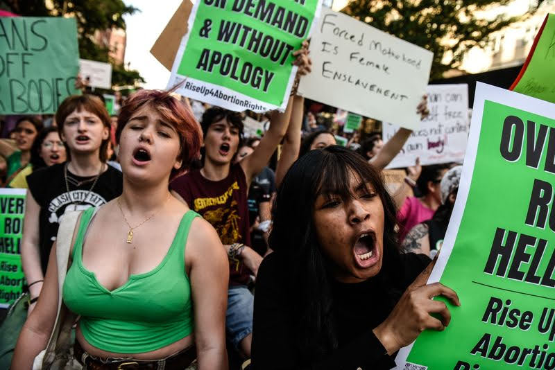 녹색은 어떻게 낙태 권리의 국제적인 색깔이 되었을까?